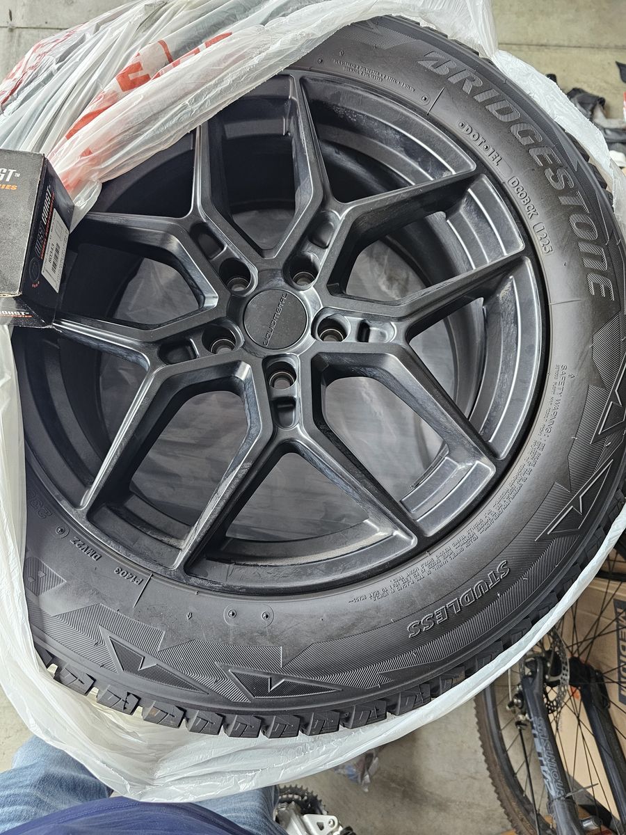 Bridgestone Blizzak 235/60R18 Studless Winter Tires with Black Rims