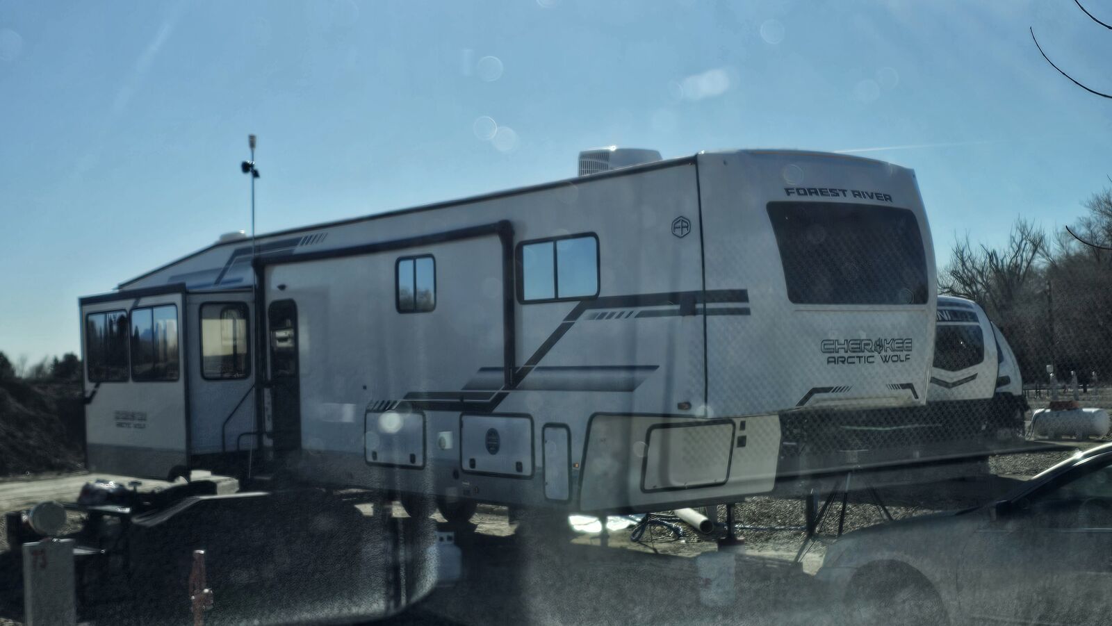 2025 artic wolf 5th wheel 3650 suite
