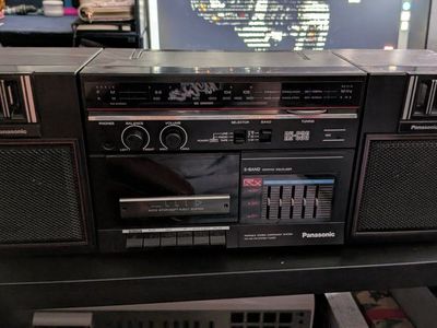 Boombox w. Casset Player and Radio