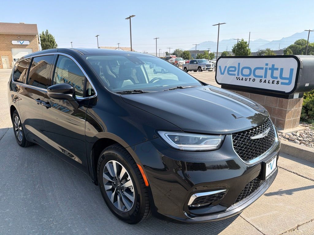 2023 Chrysler Pacifica Plug-In Hybrid Touring L