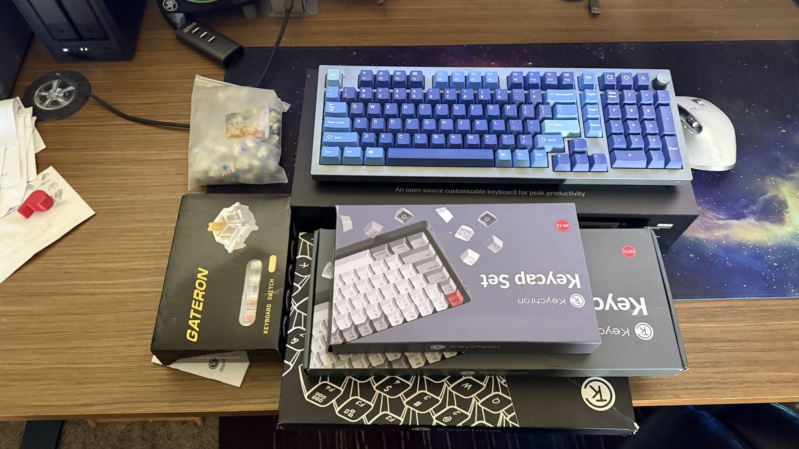 Keychron Q5 Pro Silver and extra Keycaps and switches