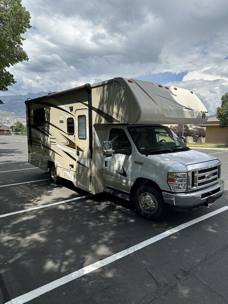 2020 Winnebago Minnie Winnie 22R – Only 30,218 Miles –