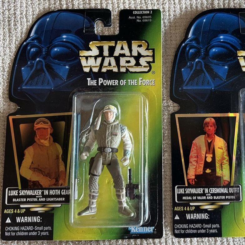 Star Wars Kenner Power of the Force Luke Skywalker Hoth Gear & Lightsaber & Blaster Pistol and Mint Action Figure