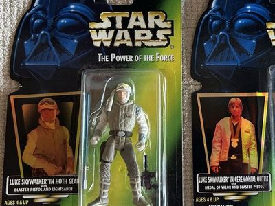 Star Wars Kenner Power of the Force Luke Skywalker Hoth Gear & Lightsaber & Blaster Pistol and Mint Action Figure