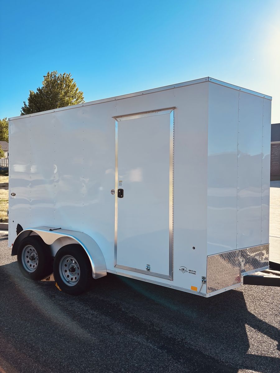 2025 Look Trailer ST DLX Enclosed Cargo Trailer - White, 7000 GVWR