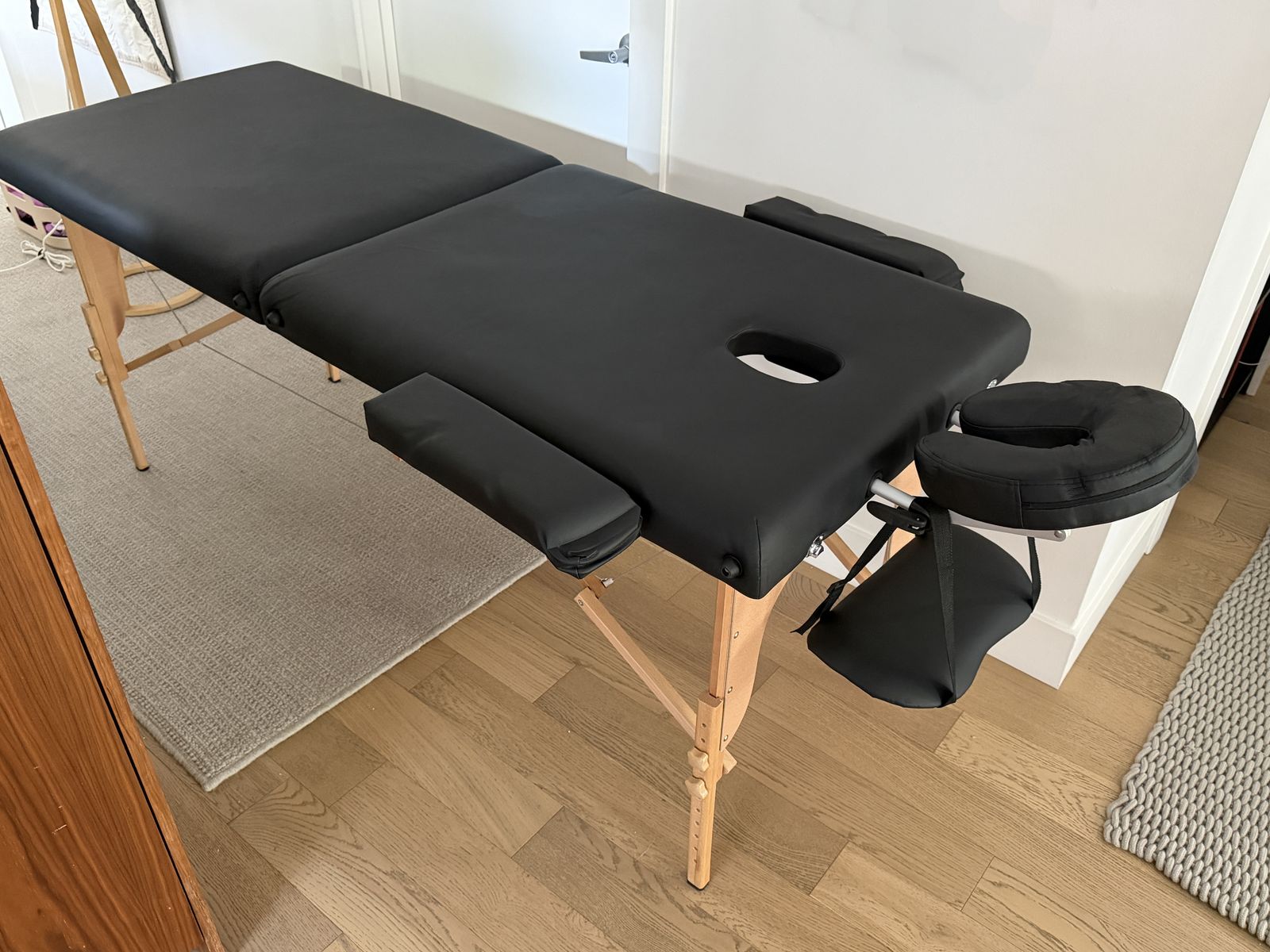 Merax Foldable Massage Table with carrying case. Like new.
