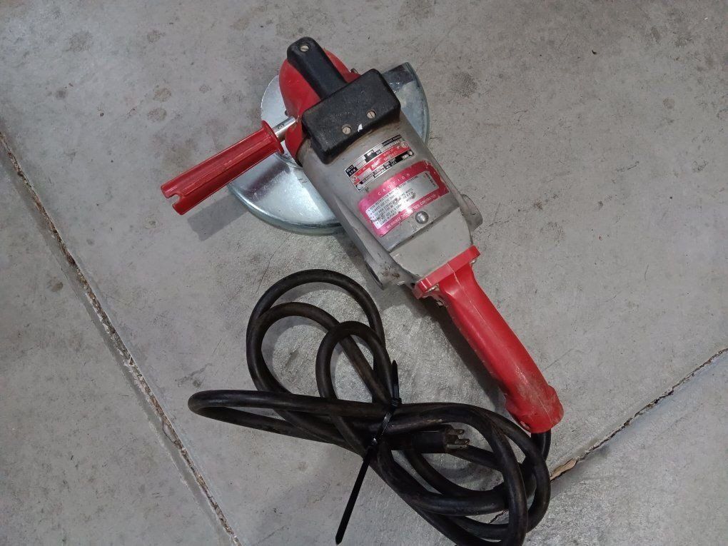 Milwaukee 7/9 in. Sander and Grinder 6082. Good Co