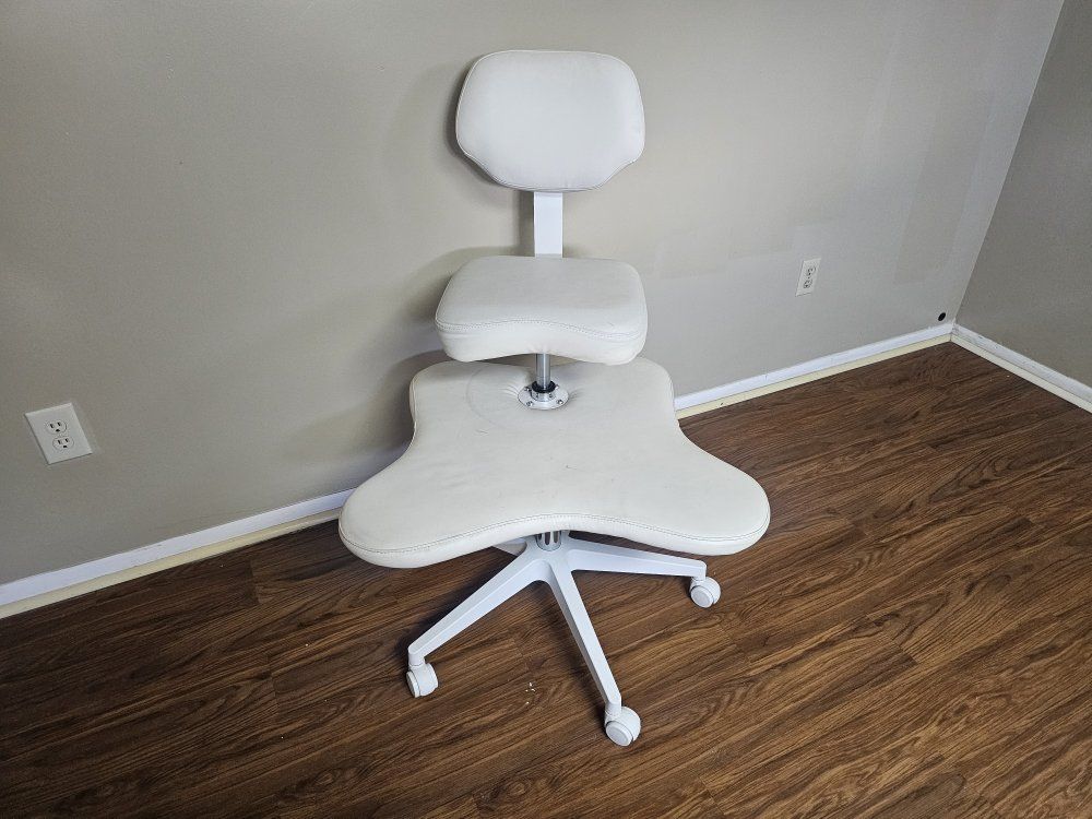 Adjustable Cross Leg Chair