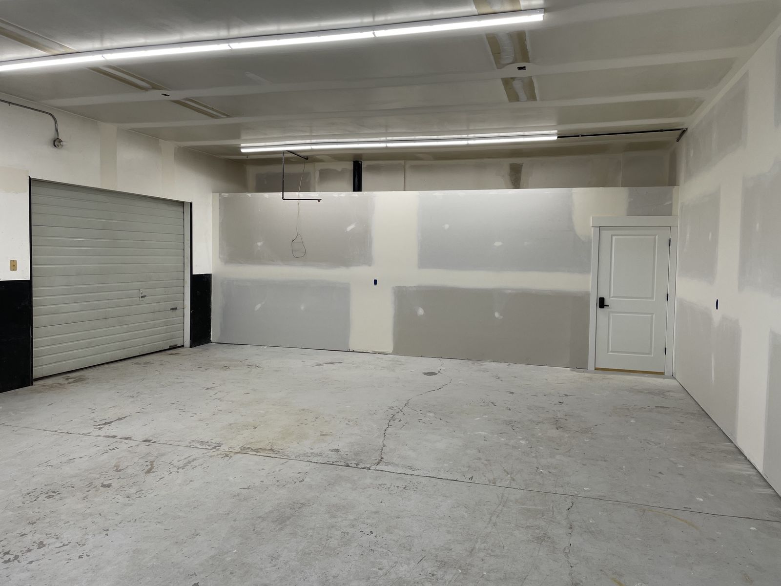 Main image 3