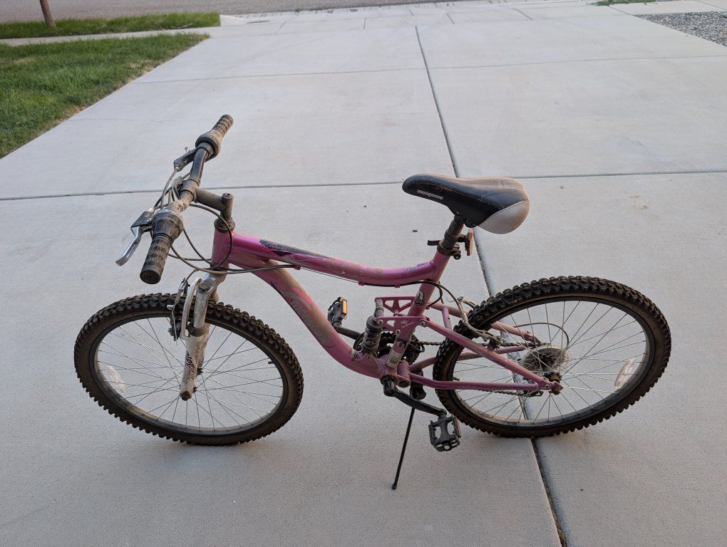 Mongoose Mountain Bike Pink, Full Suspension, 24-inch Wheels
