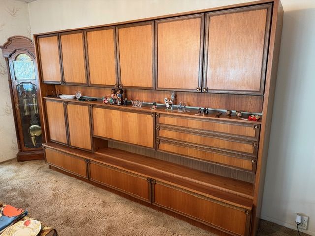 German Hutch/China Cabinet