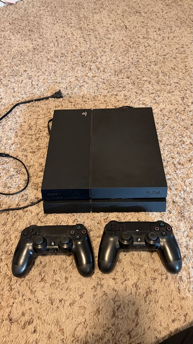PS4. 2 controllers. No HDMI cable 