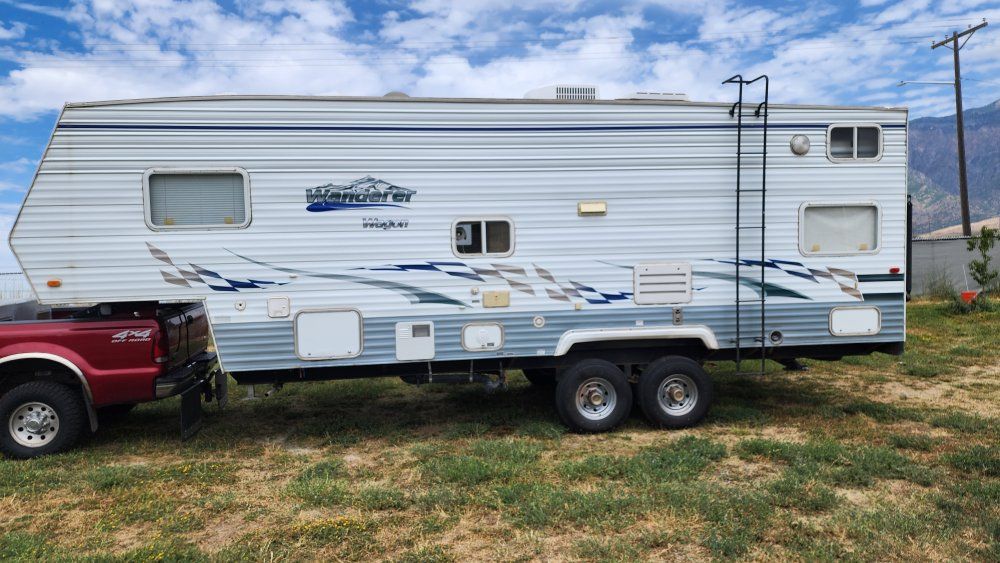 05 Wanderer 29' fifth wheel toy holler