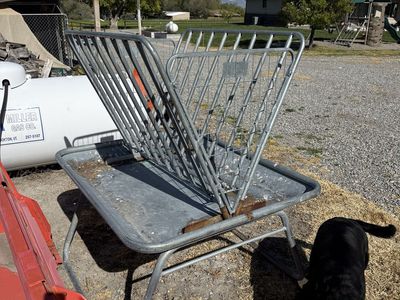 Hay feeder