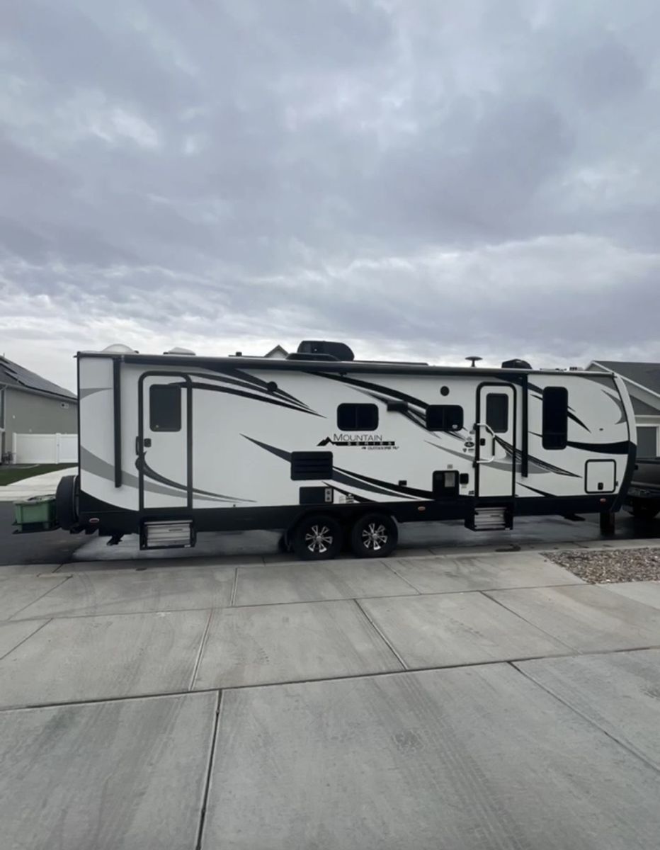 2019 Outdoors RV 27' BHS