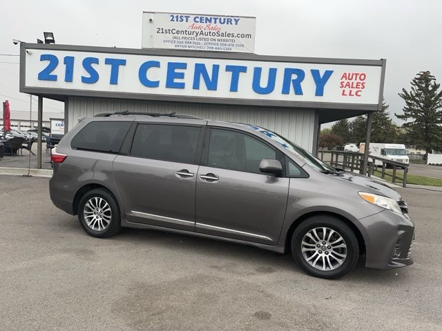 2019 TOYOTA SIENNA XLE 8-Passenger