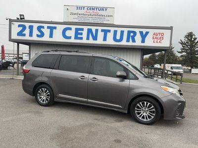 2019 TOYOTA SIENNA XLE 8-Passenger