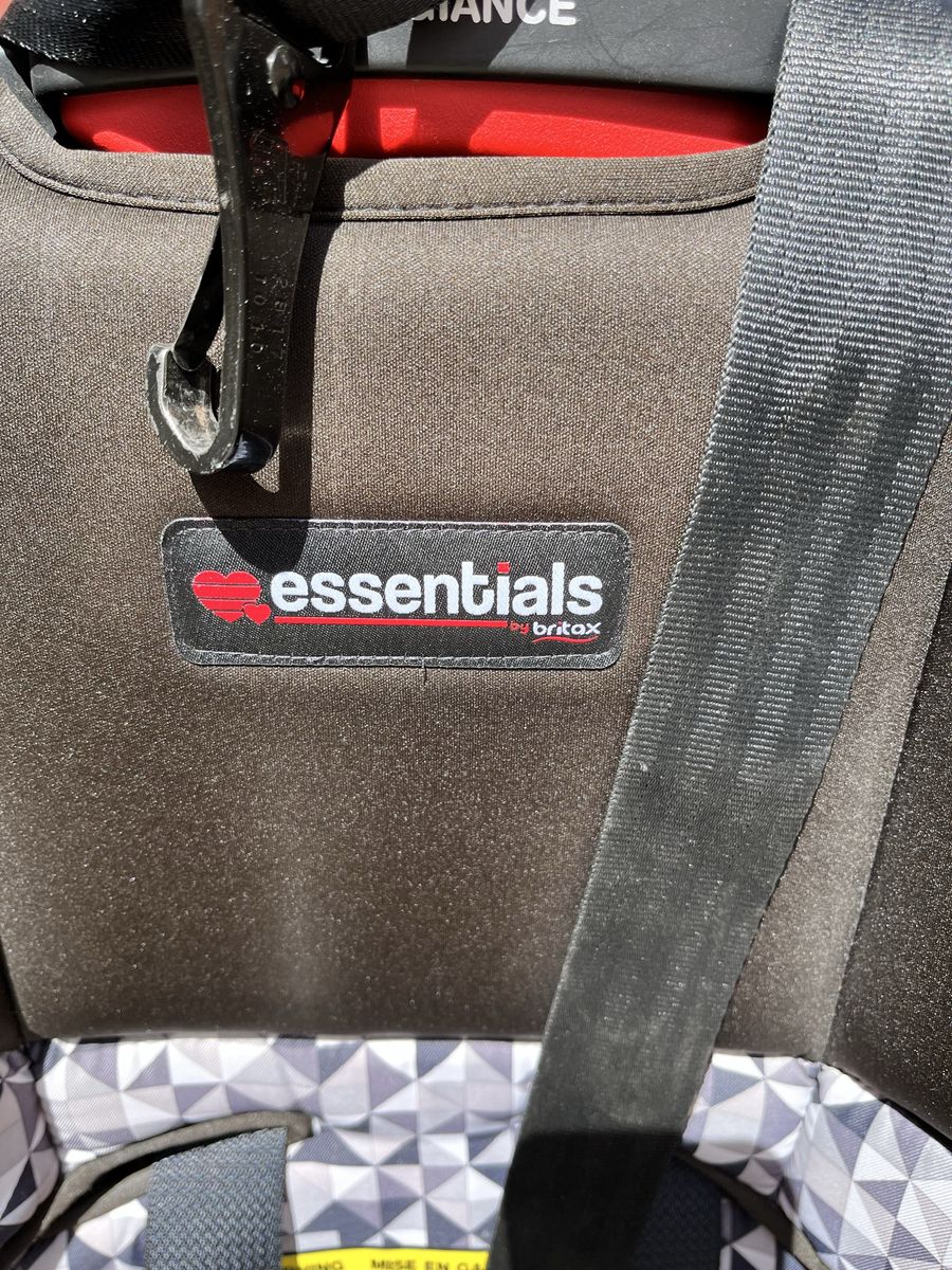 Essentials by Britax Infant Car Seat - Black/Gray Geometric Pattern