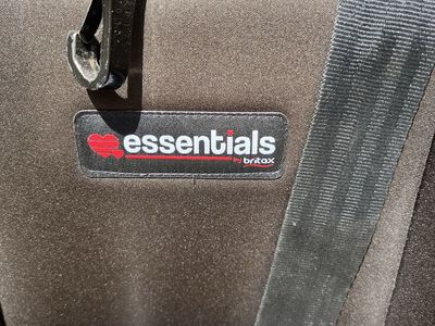Essentials by Britax Infant Car Seat - Black/Gray Geometric Pattern