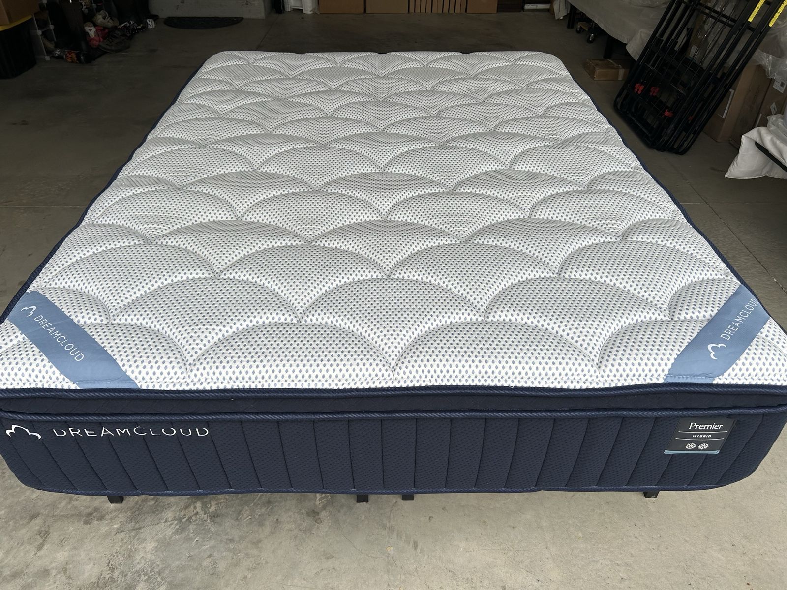 California King size Dreamcloud Premier Hybrid Mattress