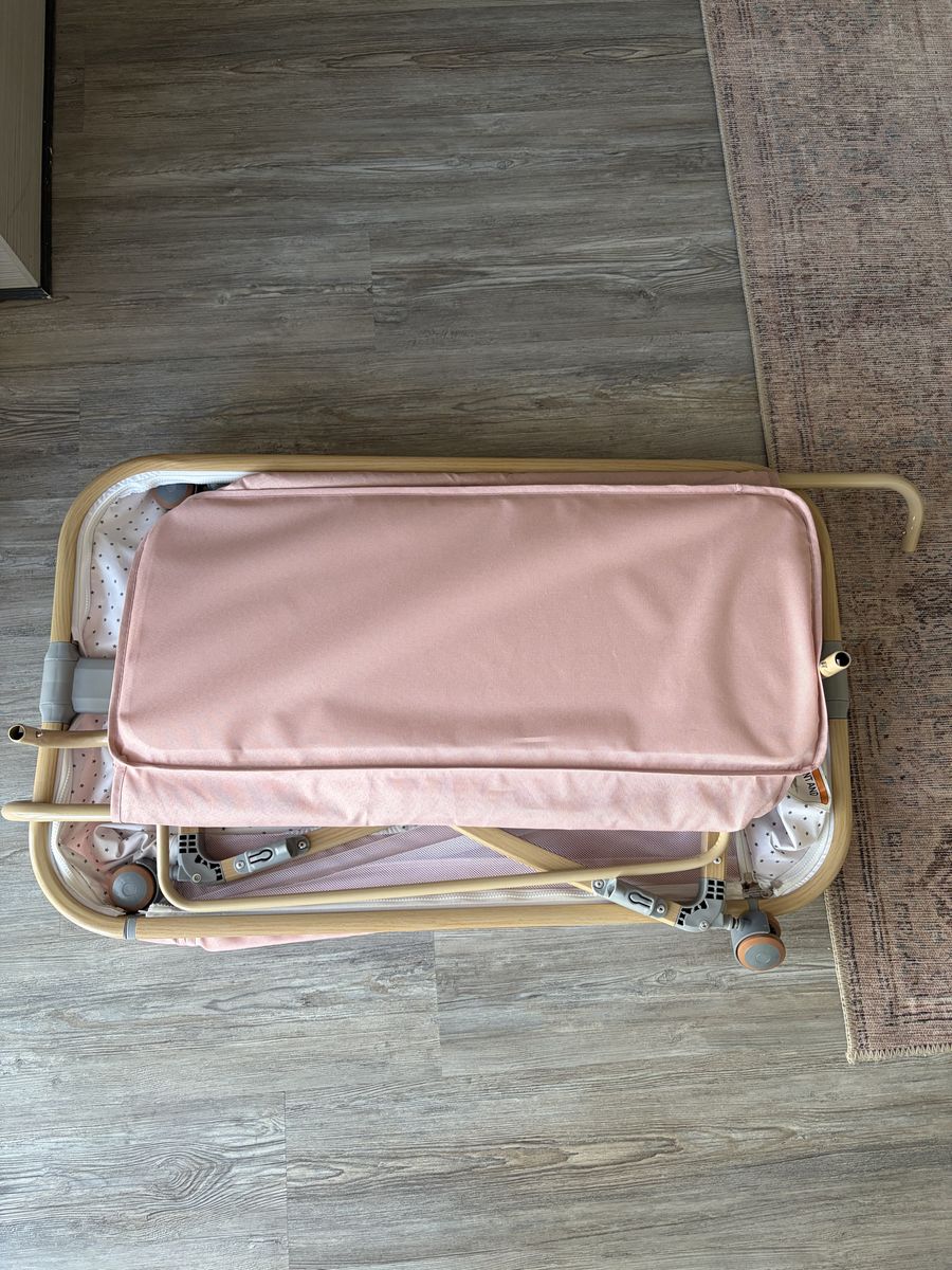 Pink Baby Bassinet in great condition
