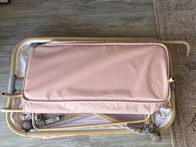 Pink Baby Bassinet in great condition