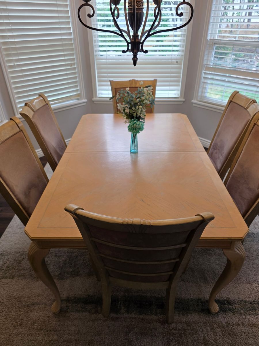 Elegant Light Wood Dining Table & 6 Upholstered Chairs - Extendable Dining Set