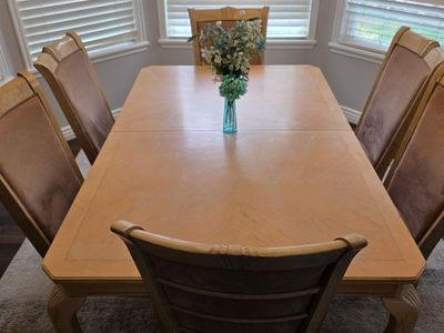 Elegant Light Wood Dining Table & 6 Upholstered Chairs - Extendable Dining Set
