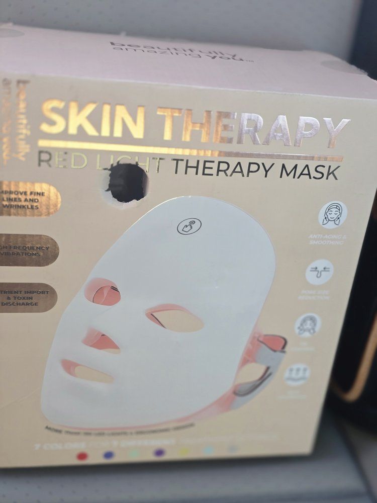 Skin Therapy Red Light Therapy Mask - Anti-Aging & Smoothing LED Face Mask