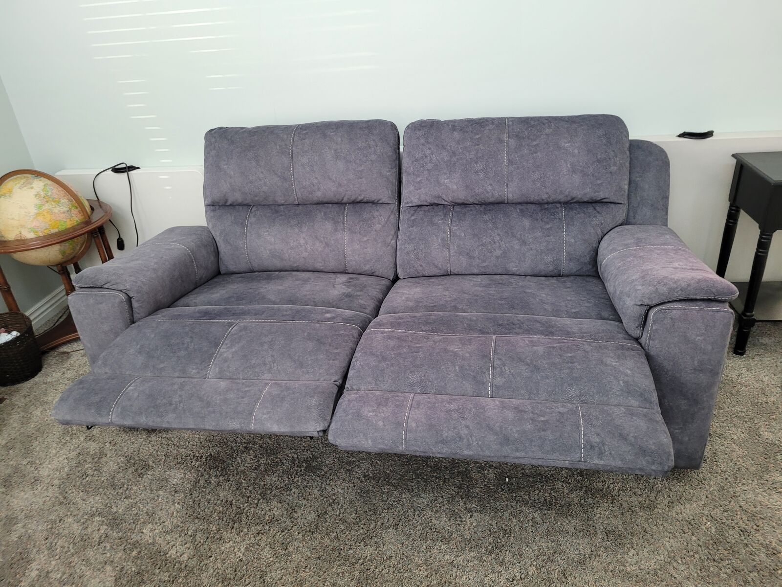 Power Reclining couch-pet and smoke free