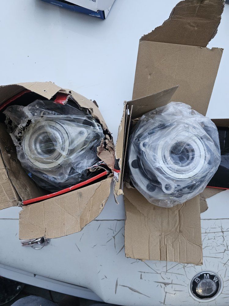 2006 Chevrolet Silverado 2500HD Duramax 8 lug front hubs/wheel bearings