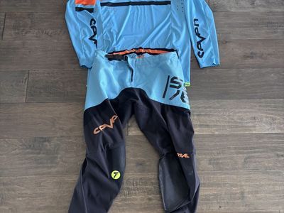 Seven Rival Moto Gear Set