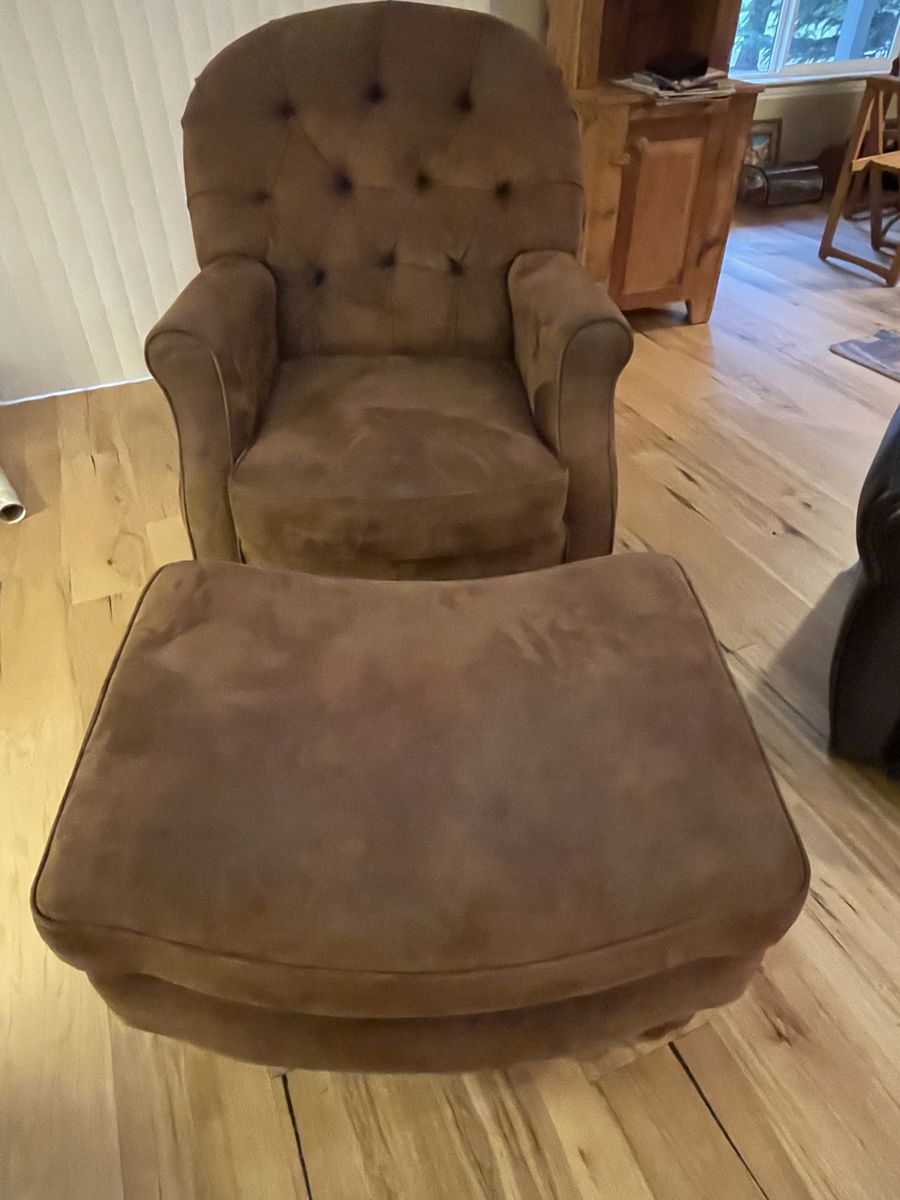 Beautiful, comfortable and sturdy RC Willey tufted brown suede fabric chair with ottoman, wooden legs.