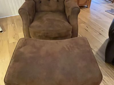 Beautiful, comfortable and sturdy RC Willey tufted brown suede fabric chair with ottoman, wooden legs.