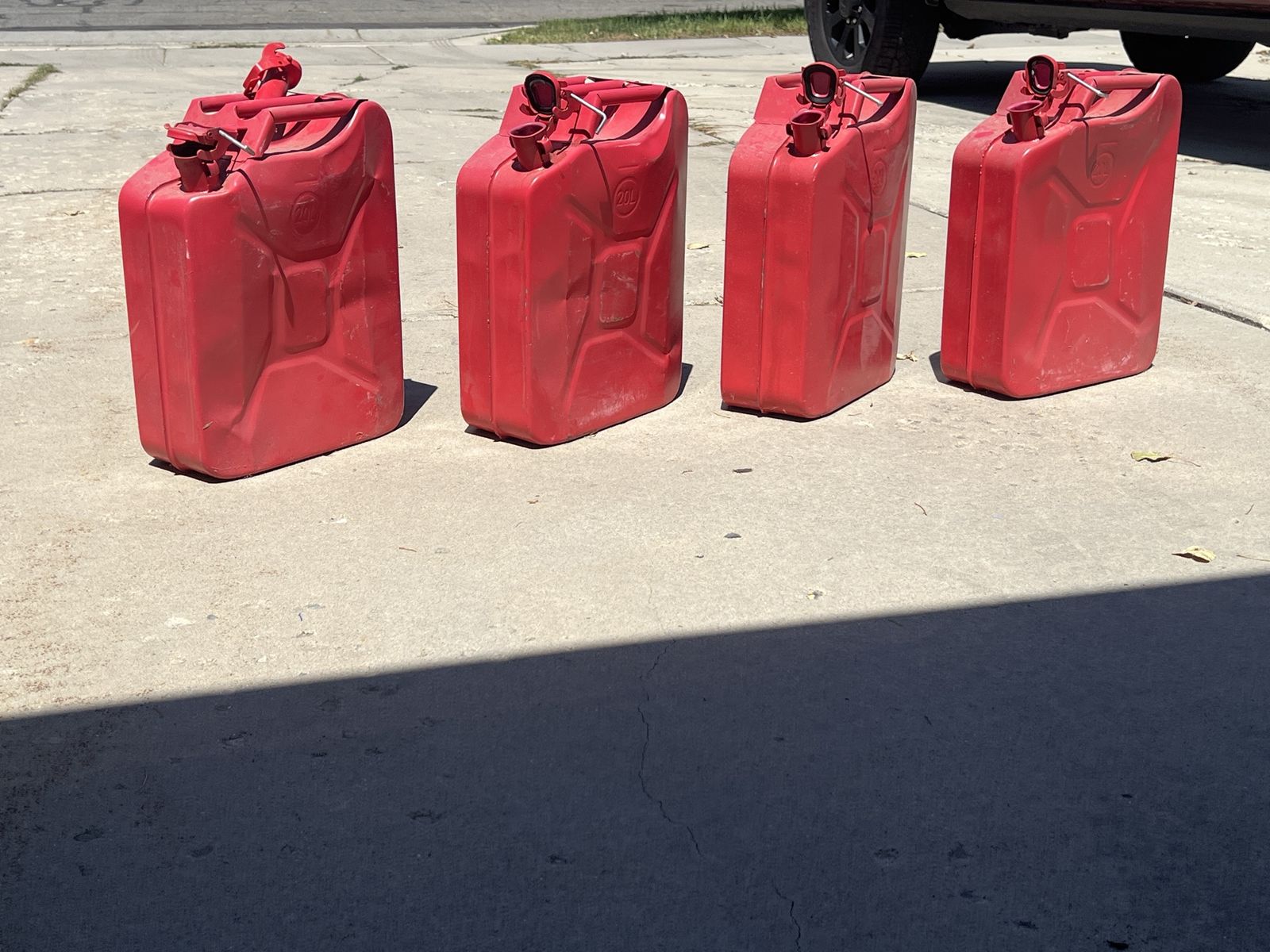 Set of 4 Red Metal 5 Gallon / 20L Jerry Cans Fuel Gas Cans
