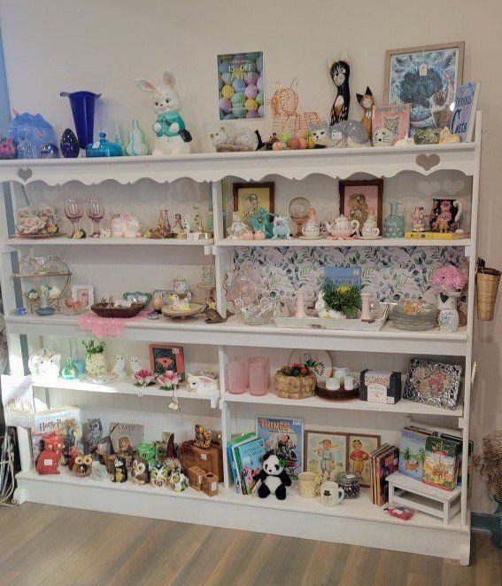 Spring Vintage Decor & Collectibles