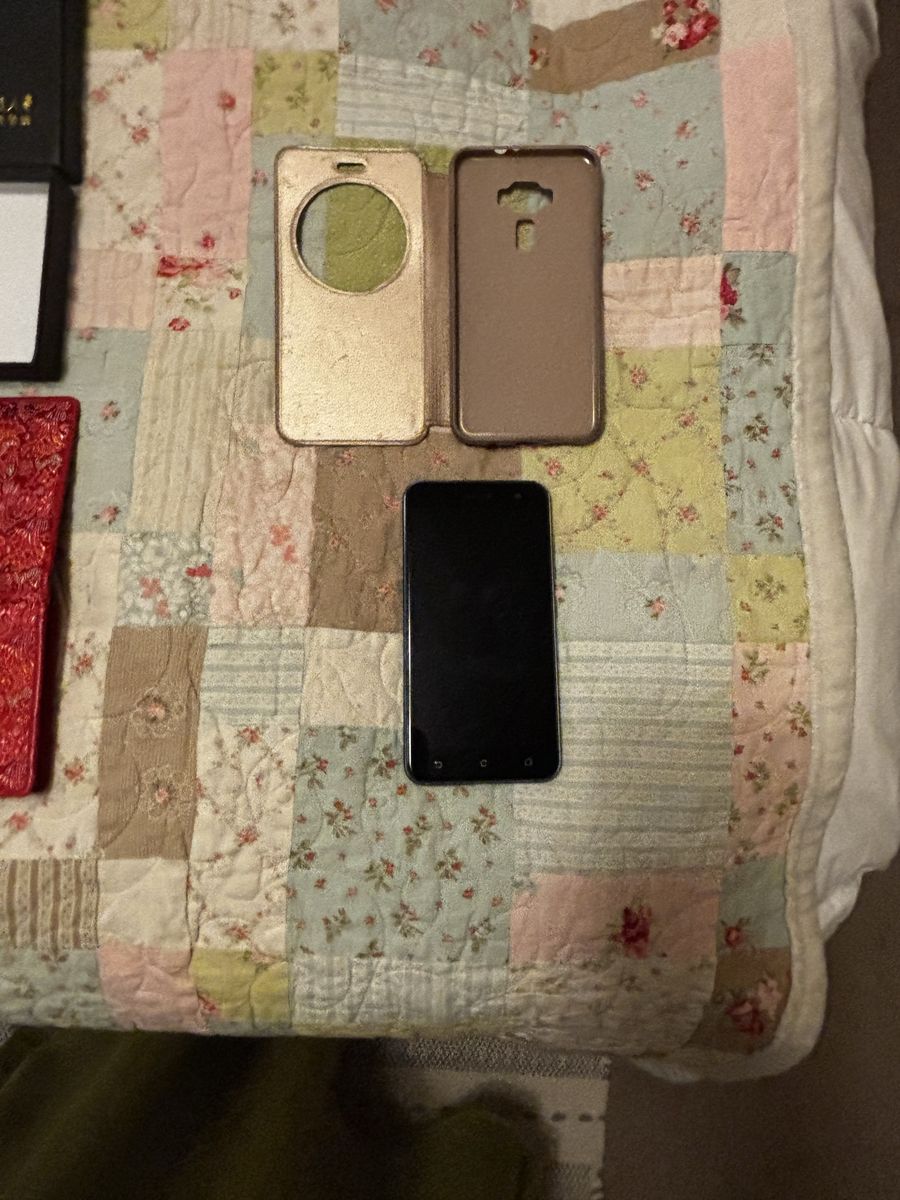 ASUS ZenFone Smartphone with Gold Folio Case Bundle