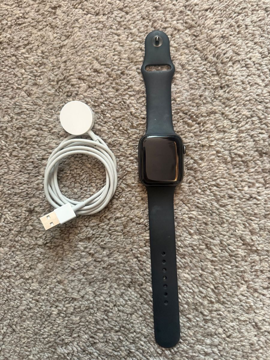 Apple Watch Series 4 44mm GPS – Great Condition + Charger