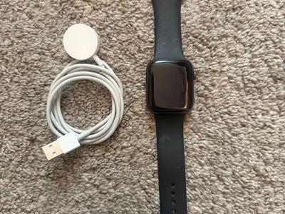 Apple Watch Series 4 44mm GPS – Great Condition + Charger