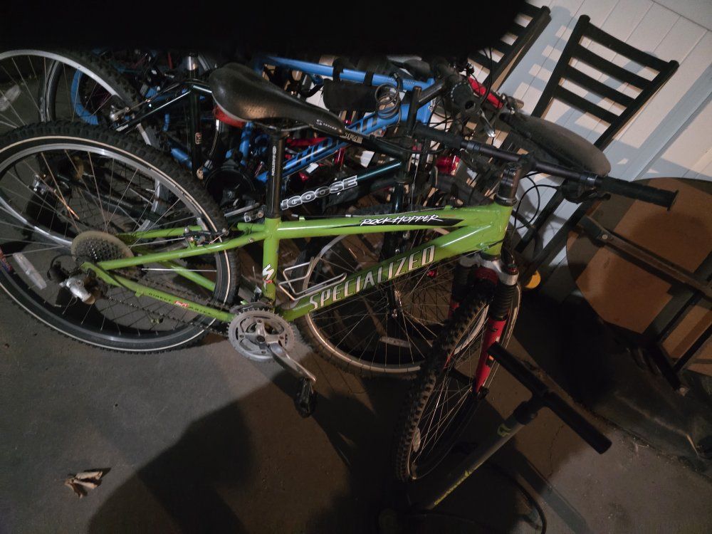 "Grabber Green" frame and decals, this ato is a 1999 Specialized Rockhopper A1 Comp FS.