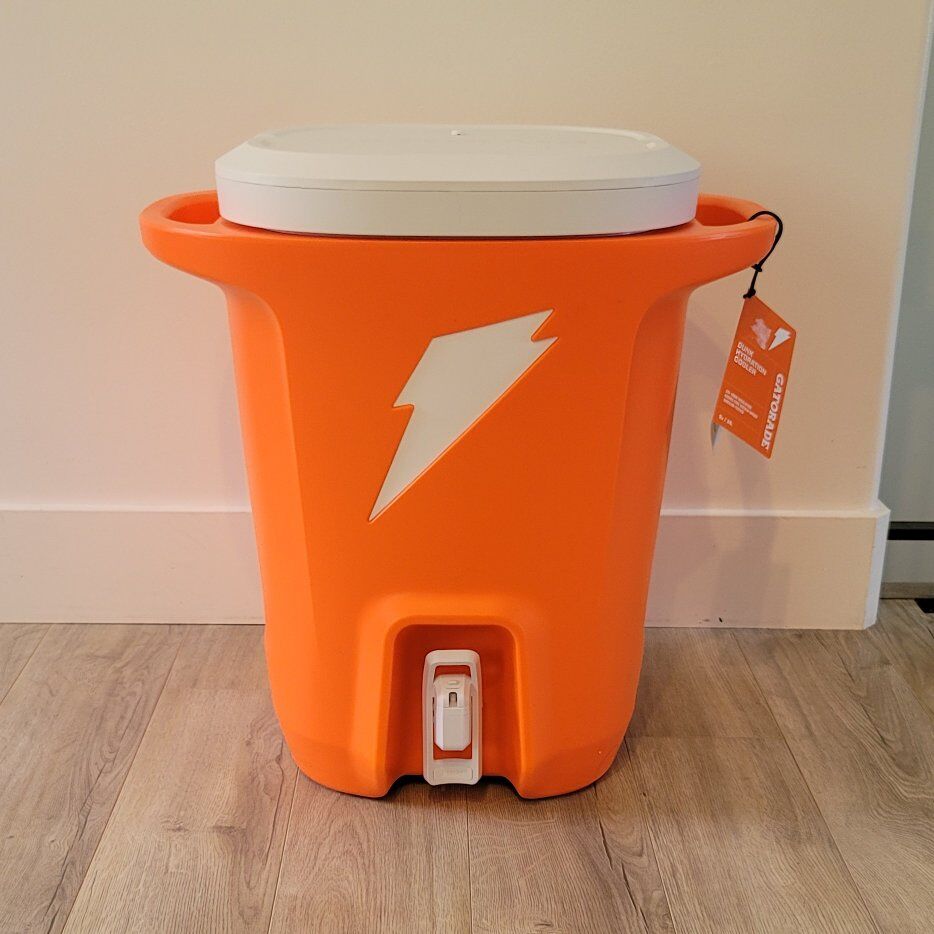 New- Gatorade 9 Gallon Hydration Cooler