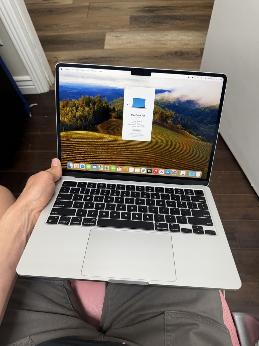 MacBook Air 13” 2022 – M2, 16GB RAM, 256GB