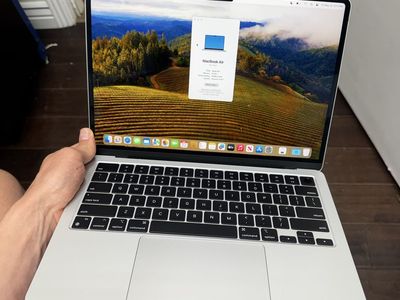 MacBook Air 13” 2022 – M2, 16GB RAM, 256GB
