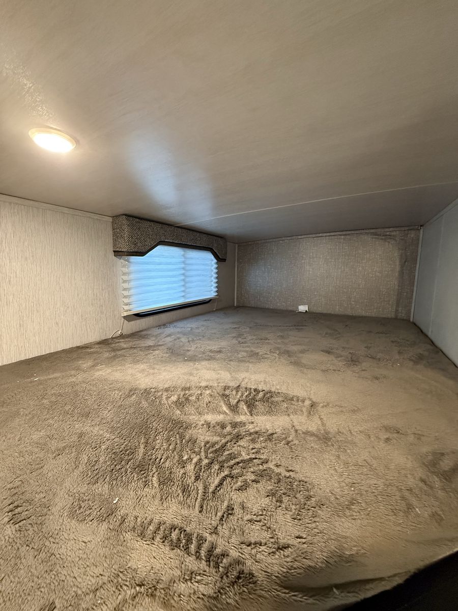Main image 6