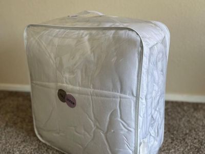 Cool & Comfortable Down Alternative Comforter - Full/Queen, All Year Warmth, Moisture Wicking