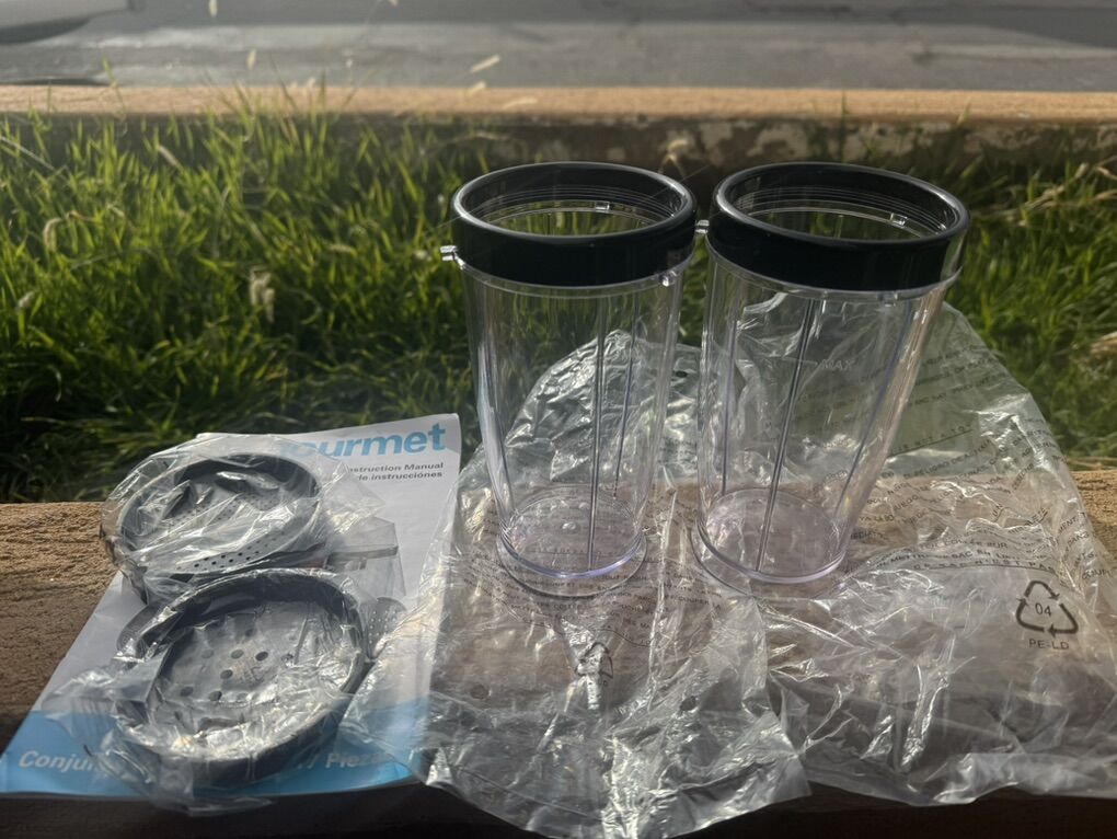 New Two glasses for a gourmet blender