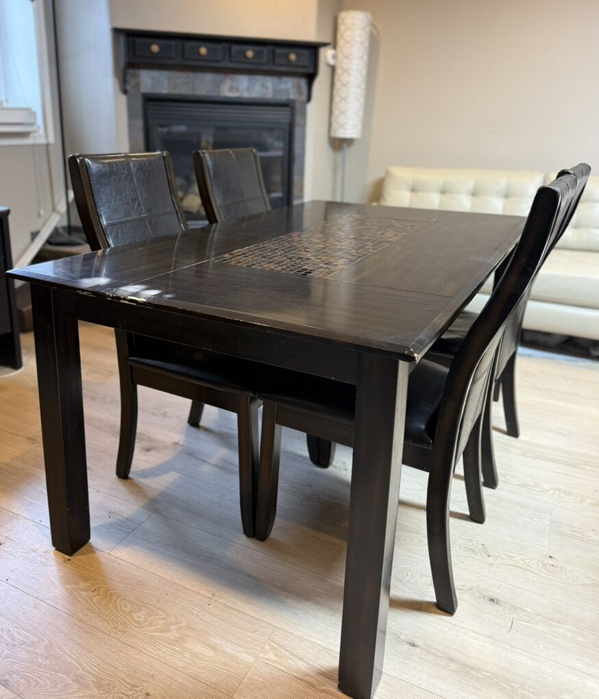 Dining/Kitchen Table And Chairs