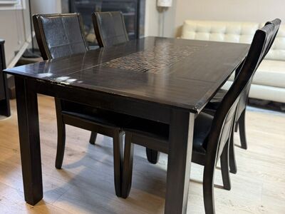 Dining/Kitchen Table And Chairs
