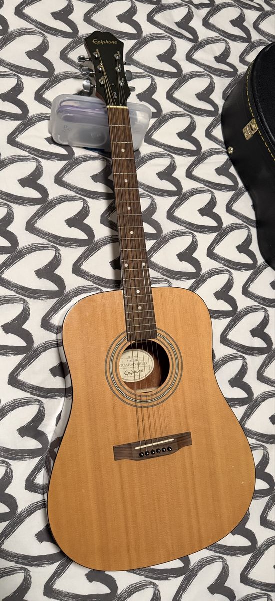 Epiphone PR-150 Acoustic Guitar with Hard Case