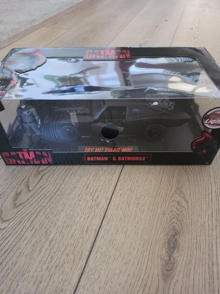 Jada The Batman & Batmobile Die-Cast Vehicle with Lights - New in Box